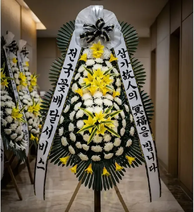 Three-Tier Standard Wreath