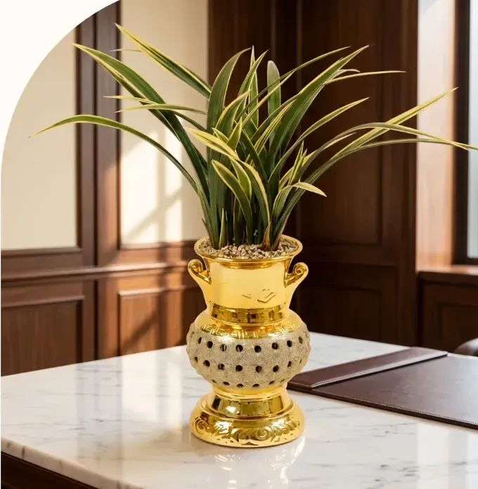 Ilhyanggeum Cymbidium (Gold Carved Pot)