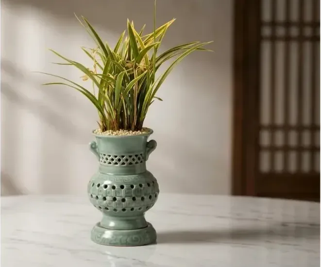 Hwangnyonggwan Cymbidium (Carved Pot)