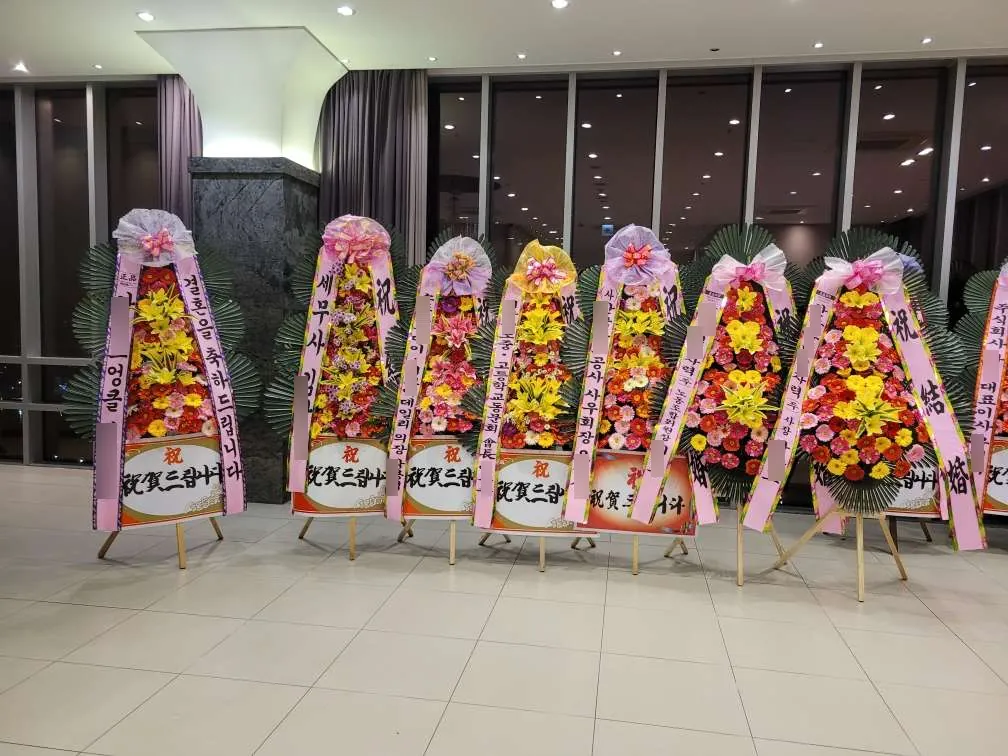 부산 센텀 사이언스파크웨딩홀에 배송한 축하화환 실물 사진 3