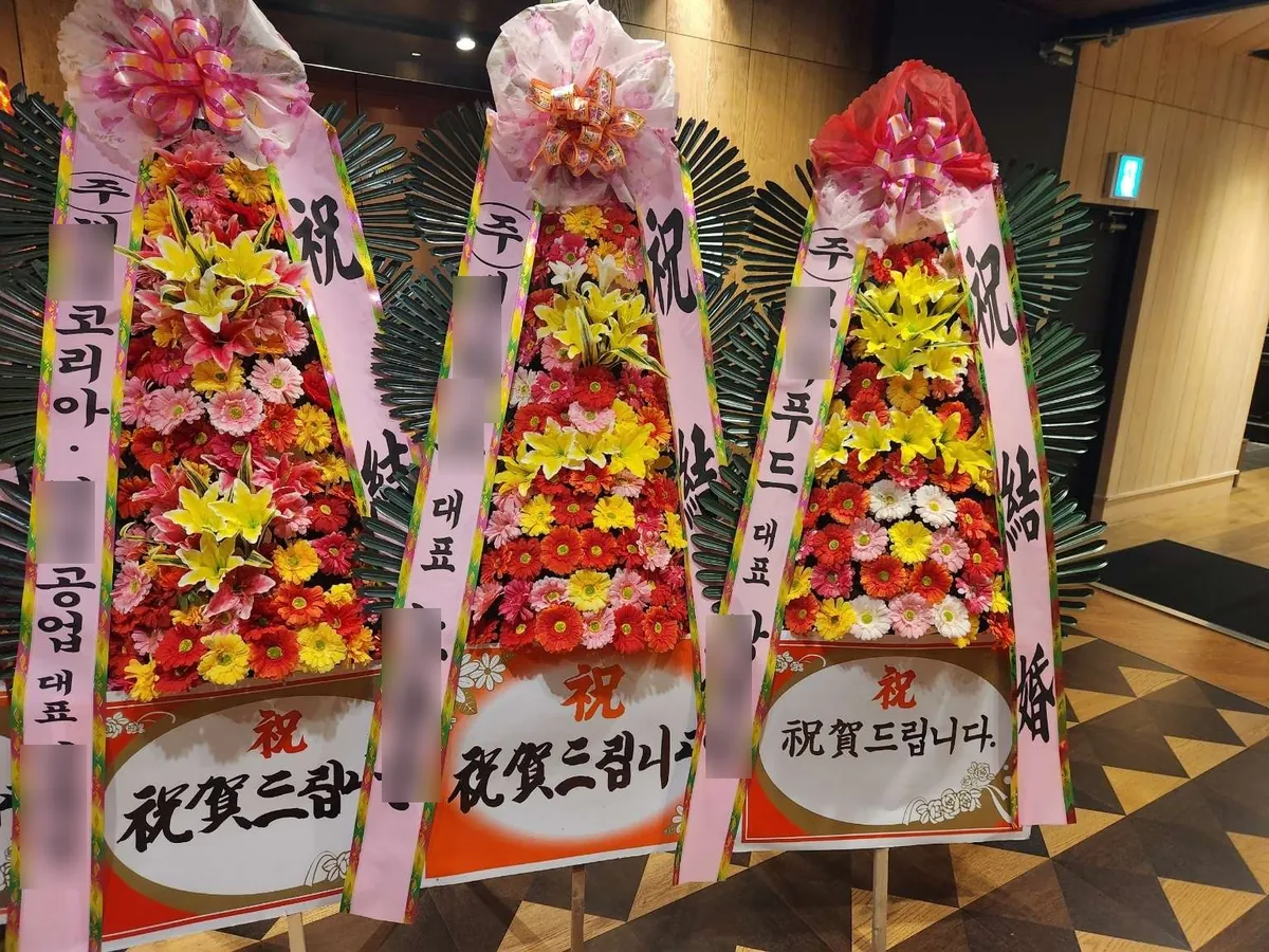 부산 서면 디엘웨딩홀에 배송한 축하화환 실물 사진 5