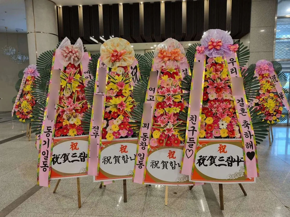 부산 W웨딩 국민연금웨딩홀에 배송한 축하화환 실물 사진 5