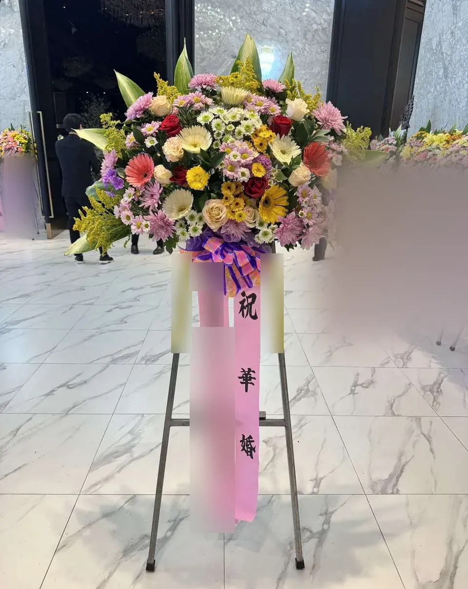 김해 JW웨딩컨벤션센터에 배송한 축하화환 실물 사진 3