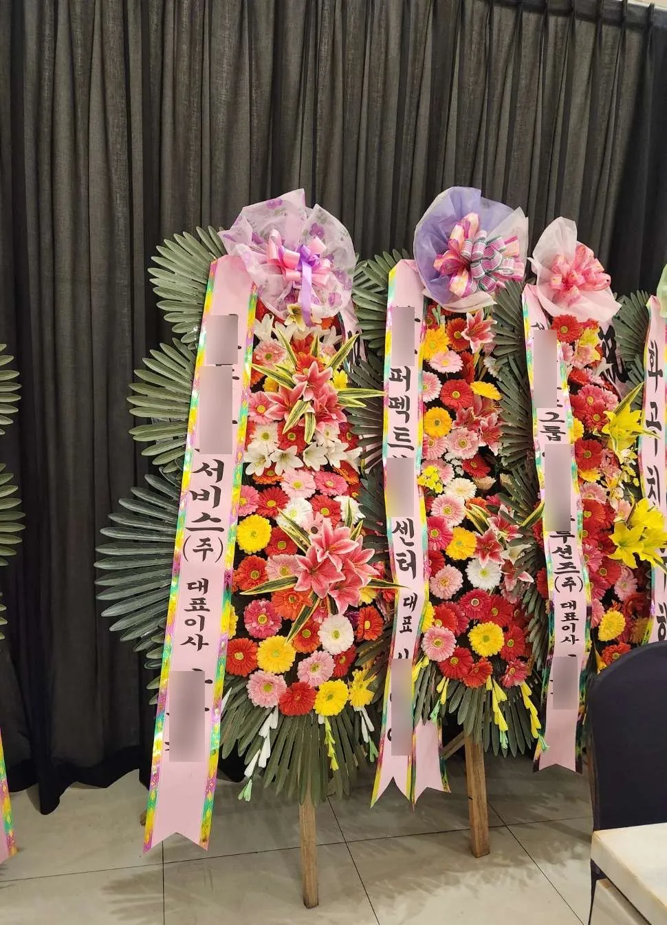 인천 CN웨딩홀에 배송한 축하화환 실물 사진 2