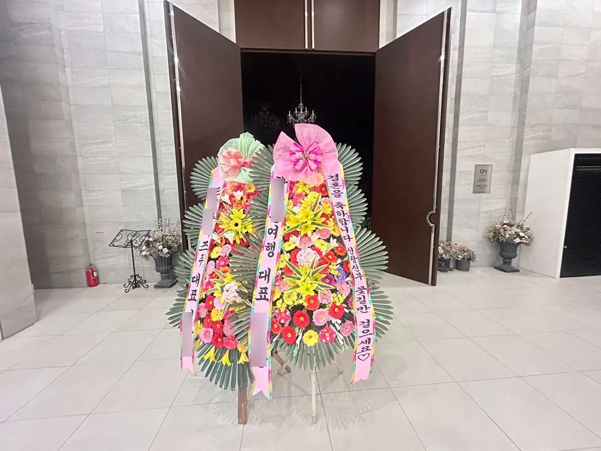 인천 CN웨딩홀에 배송한 축하화환 실물 사진 8