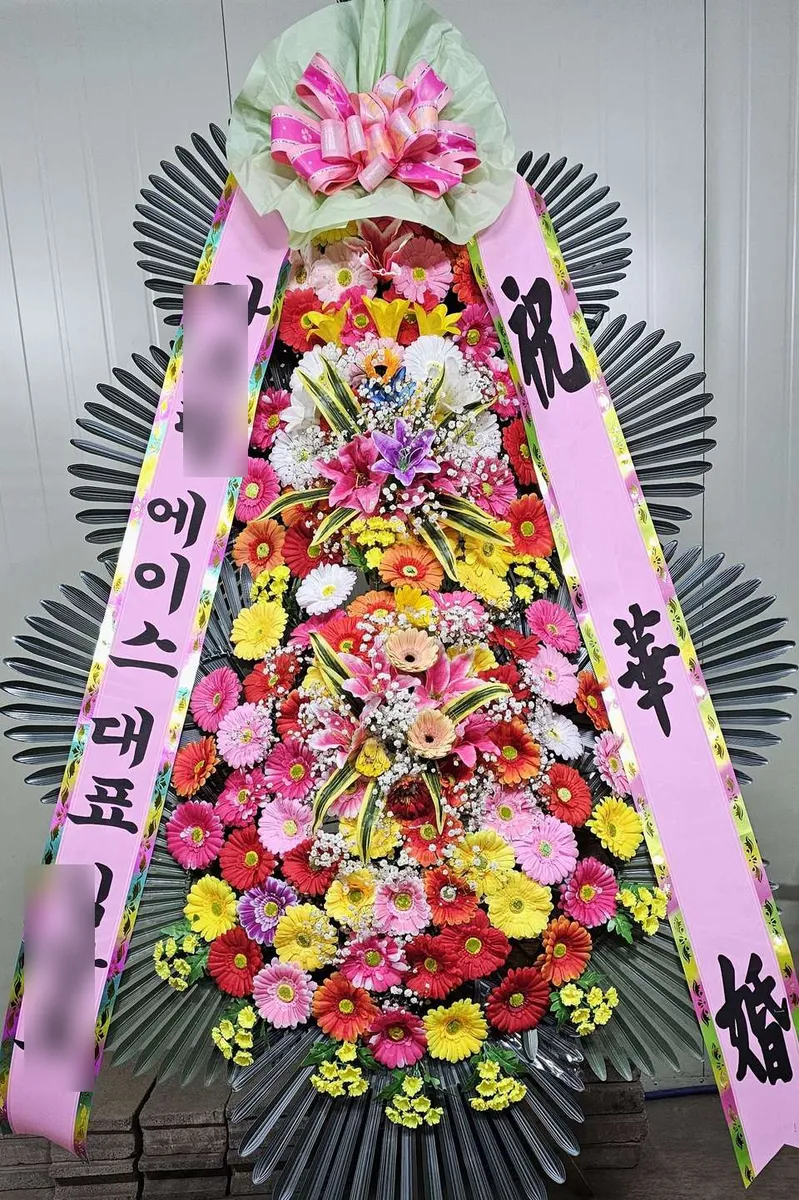 더컨벤션 신사에 배송한 축하화환 실물 사진 8