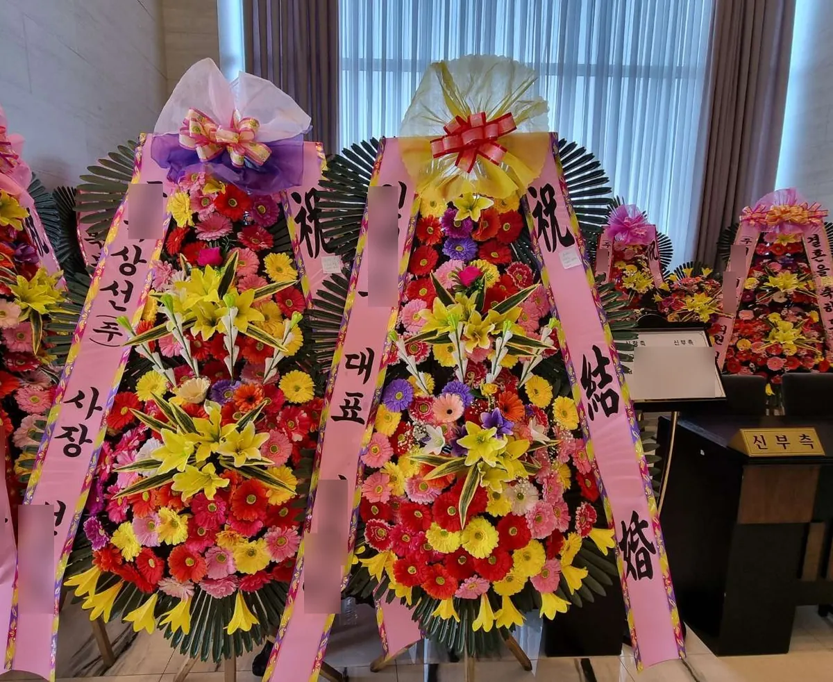 순천 아모르웨딩에 배송한 축하화환 실물 사진 2