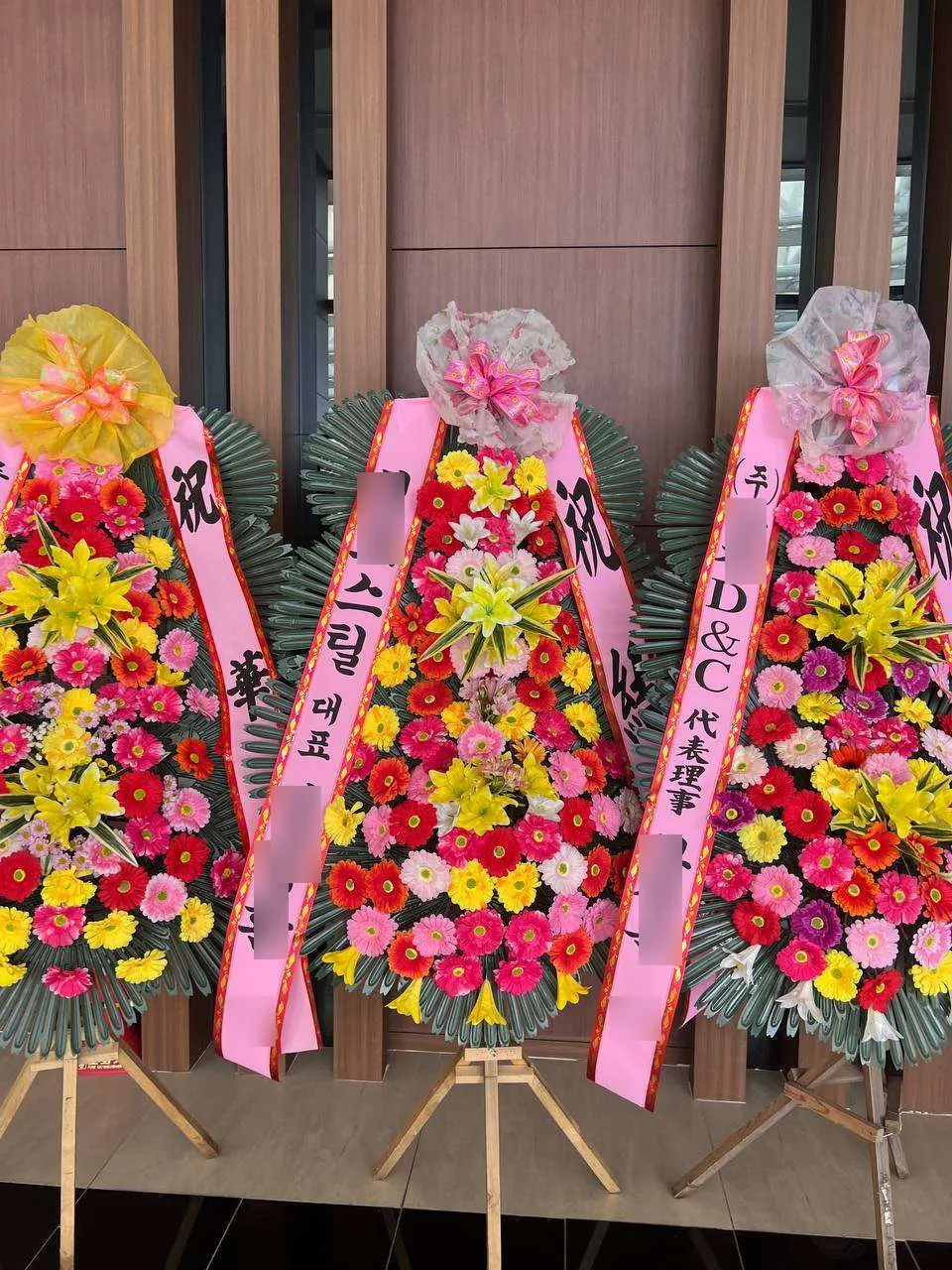 여수 에뿌제웨딩홀에 배송한 축하화환 실물 사진 5